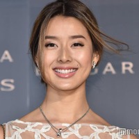 すみれ、胸元ざっくりドレスで美ボディ全開「セクシー」「ゴージャス」と反響
