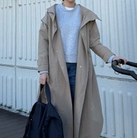 明るめカラーの冬ベーシック。トレンチコート×デニムでつくる大人のきれいめカジュアル 【40代の毎日コーデ】