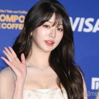 IVEウォニョン、深めスリットから美脚スラリ「女神級の美しさ」「さすがのスタイル」反響相次ぐ