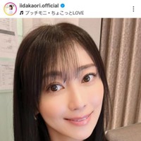 飯田圭織、モー娘。時代を思わせるロングヘア×衣装SHOTに「素敵な笑顔」「すんげぇ美人さん」の声