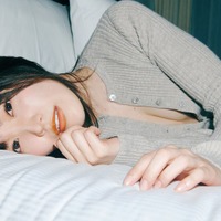 櫻坂46松田里奈、大人な魅力光るボディスーツ姿 1st写真集先行カット解禁【まつりの時間】