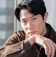 モデルプレスのインタビューに応じた鈴木亮平（C）モデルプレス