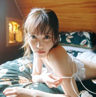 櫻坂46松田里奈、1st写真集未収録のフリルランジェリー姿＆思い出新聞解禁 第3回YouTube特典【まつりの時間】