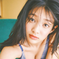 虹咲カリナ、美ボディが眩しい水着SHOT披露！18歳のあどけなさ＆エキゾチックな美しさで魅せる