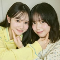AKB48伊藤百花＆川村結衣、お互いの頬に触れてにっこり！仲良しコンビが魅力を存分に発揮