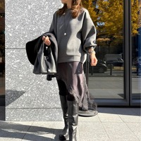 シンプルでハイセンスな大人の冬のレギンススタイル。要はコクーンシルエットのプルオーバー【40代の毎日コーデ】