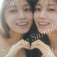乃木坂46梅澤美波、ハートポーズの“双⼦梅ちゃん”カット 2nd写真集封入ポストカード第4弾公開【透明な覚悟】