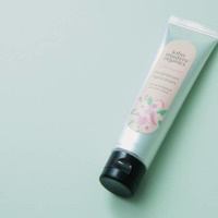 ジョンマスターオーガニック、サクラの香りで手元を包む限定ハンドクリームが登場