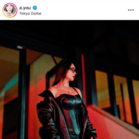 浜崎あゆみ、美デコルテ際立つライブ参戦SHOTにファンうっとり「超可愛い」「カッコよすぎ」