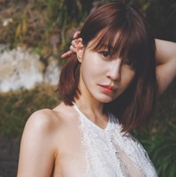 岸明日香、レース衣装から美ボディ透ける