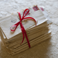 入院している80代の祖母　実家を片付けていると…⇒額縁から手紙を発見！？「ほっこり」