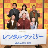 『レンタル・ファミリー』©2025 Searchlight Pictures. All Rights Reserved.　