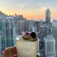 香港最前線。アジアを包括する現代アートの新機軸「M＋」、そしてオールド香港のアッパータウン上環（ションワン）。「香港アート＆サブカルチャー」の新しい姿