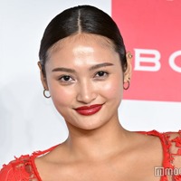 “驚異の10頭身”モデル・香川沙耶「大切な人とこれからの時間を共にすることになりました」薬指に指輪キラリ＆お相手との密着ショットも