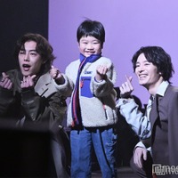 「未来のムスコ」塩野瑛久＆吉村界人、“サプライズキャスト”と登場で手繋ぎランウェイ 会場からは歓声【TBS AKASAKA COLLECTION】