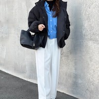 ブルーシャツを効かせてハンサムに。ユニクロのタートルを重ねた冬のレイヤードスタイル【40代の毎日コーデ】