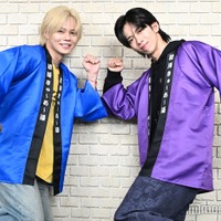 超特急・小笠原海の逆質問から2人のハモリで終わった囲み取材全貌 バレンタインの思い出・“表に出ない”緻密な設定資料の存在など