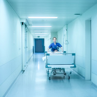 『ナースコール』© 2025 Zodiac Pictures Ltd / MMC Zodiac GmbH