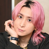 モデルプレスのインタビューに応じた佐久間大介（C）モデルプレス