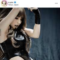 「最強にかっこいい」浜崎あゆみ、引き締まったウエストを披露した衣装SHOTに絶賛の声「美しすぎる」