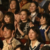 仲里依紗、松坂桃李の妻役に『SUKIYAKI 上を向いて歩こう』土屋太鳳も出演