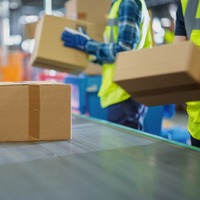 「スポーツのような爽快感」63歳男性の仕事探し。早朝4時、宅配便仕分けに挑戦。ギャルや主婦に混じって汗を流す