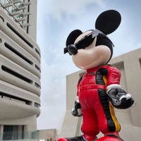 ジェントルモンスター×ディズニー×F1(R)、レーシングカーをイメージしたアイウェアを発売