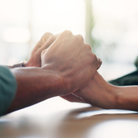 男性自衛官として異例の7カ月育休取得。「産み落としてくれたら俺が育てる」「あたしゃウミガメか」ワンオペ育児で嫁を支えた夫の本音とは？