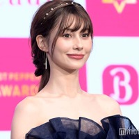 ダレノガレ明美、ミニ丈から圧巻美脚披露「脚が長すぎてびっくり」「異次元のスタイル」と注目集まる