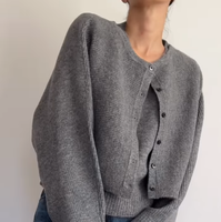 【GU】セットアップで賢く着回す。身長を問わずに決まるグレー×デニムのこなれ技【40代の毎日コーデ】