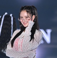 乃木坂46金川紗耶、メガネ×ハーフツインで雰囲気ガラリ 無邪気な笑顔で魅了【TGC2026 S/S】