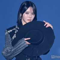 FRUITS ZIPPER鎮西寿々歌、トップバッターで「IDOL RUNWAY」開幕 ハットで顔隠してエレガントに登場【IDOL RUNWAY COLLECTION 2026】