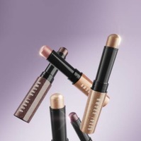 ボビイ ブラウン、水光のような輝きを宿す「クリスタル アイシャドウ スティック」誕生