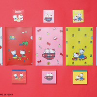 ステッカー 550円／クリアファイル 660円／メモ帳 880円 ※税込