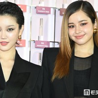 XG・CHISA＆HARVEY、会見でリップ塗り合う “自分を愛するために心がけていること”明かす【YSL LOVENUDE HOTEL】