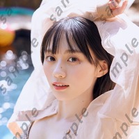 乃木坂46川崎桜、色気あふれる接近ビキニショット 1st写真集封入ポストカード第5弾公開【エチュード】