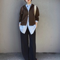 大人おしゃれなブラウン×ブルー配色。こなれ感が出る参考にしたい色遊び術【40代の毎日コーデ】