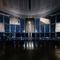 会場エントランス（夜景）