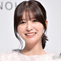 長濱ねる、美肩際立つ真紅オフショル姿に絶賛の声「女神のような美しさ」「肌が綺麗」
