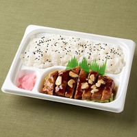 四日市とんてき協会公認　四日市とんてき弁当（税込798円）（提供写真）