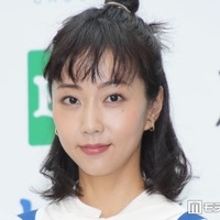 木南晴夏、美背中際立つウエディングドレス姿「今夜、秘密のキッチンで」オフショットに反響「スレンダー」「大人の魅力」の声
