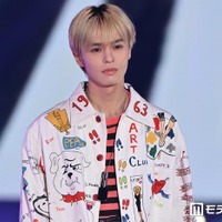 奥野壮、プリントジャケット姿でランウェイ 鮮やかアイテムも難なく着こなす【ガルアワ2026SS】