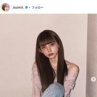 広島カープ小園海斗選手の妻・渡辺リサ、ボディライン際立つぴったりトップス姿「スタイル神すぎる」「お人形さんみたい」の声