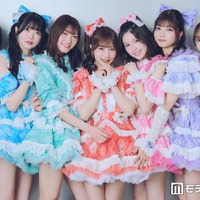 モデルプレスのインタビューに応じたfav me（左から）瀬乃まりん、小野寺梓、丸山蘭奈、澪川舞香、中本こまり、阿部かれん、川岸瑠那（C）モデルプレス