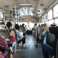 「降車ボタンが壊れてる！」タイの路線バスで遭遇した“斬新なアイディア”とは