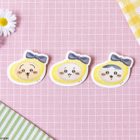 「ちいかわバナナプリンケーキ」8個入パッケージにはオリジナルステッカー