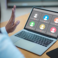 「言わなくてもわかるでしょ」と思ってない？リモート会議の顔出しする・しない問題、世代間の違いとは？【専門家が解説】