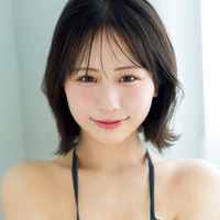 ≠ME尾木波菜、透明感あふれる美肌披露「週刊FLASH」グラビア登場