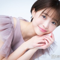 渡邊渚、ブルーのシースルードレス姿公開「透明感すごい」「胸元の肌見せがセクシー」の声