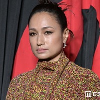 2児の母・佐田真由美、美脚際立つミニ丈コーデ披露「おしゃれすぎる」「大人の魅力」の声